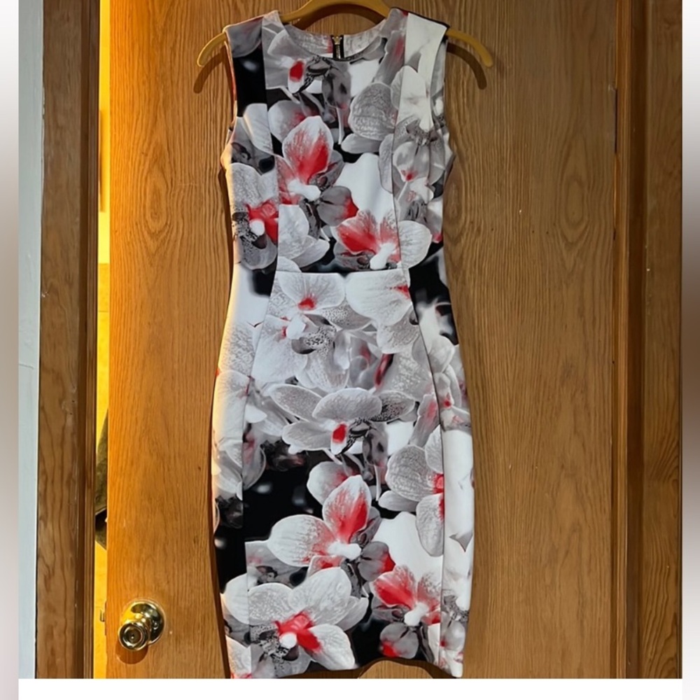 Like new Calvin Klein scuba dress sleeveless very flattering size 2